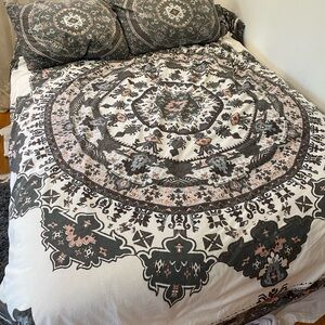 Urban Outfitters Full/Queen Duvet Cover, 2 Shams + Bonus Throw!